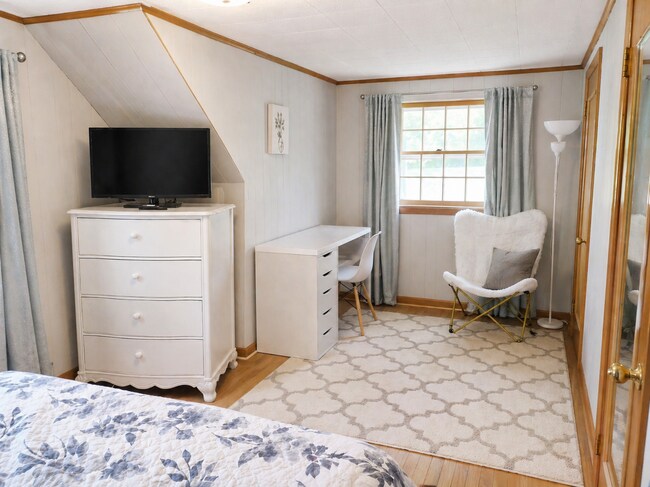 Building Photo - 4-Bedroom Home for Rent in the Heart of Sixteen Acres
