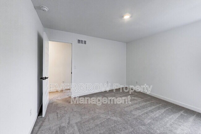 Building Photo - 4543 Nokes Pl