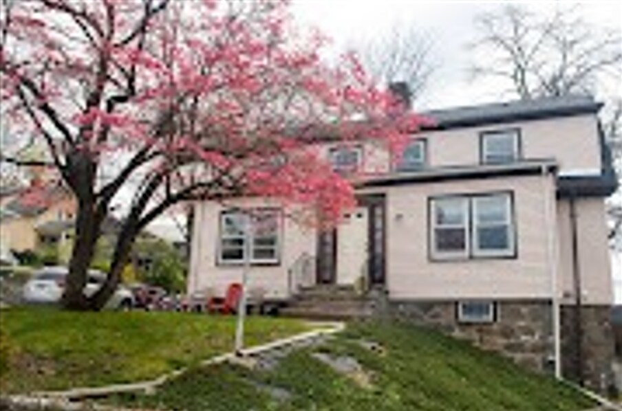 Building Photo - 27 South Crescent Circuit