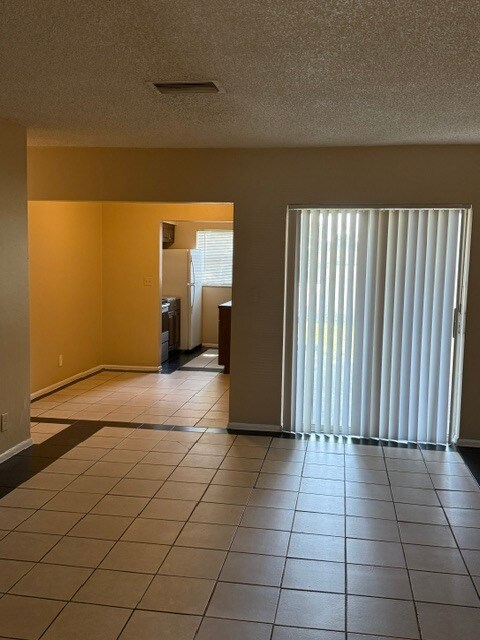 Building Photo - 3907