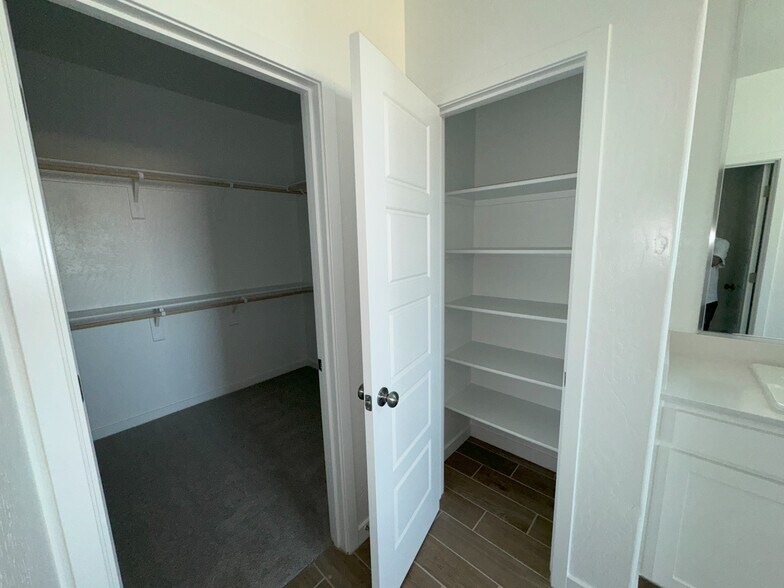 Building Photo - 1053 Traverse Dr S