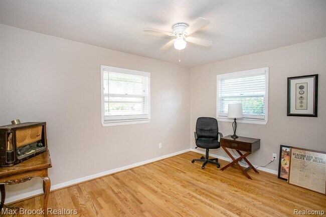 Building Photo - 4163 Amherst Rd