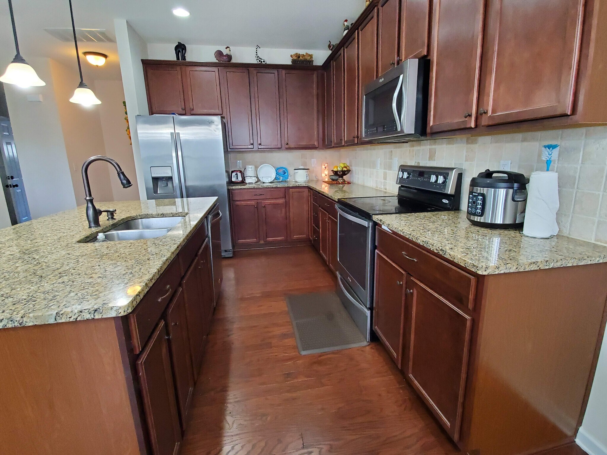 Kitchen - 808 Ayrshire Ave