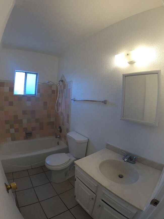 Building Photo - 305 N Almendra St