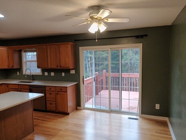 Building Photo - Gorgeous home in Weaverville available now!