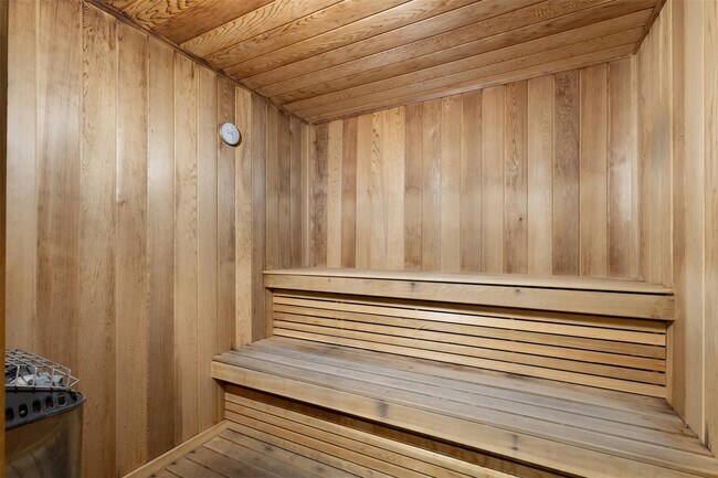 Building Photo - 18911 Collins Ave