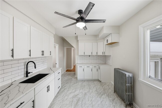 Building Photo - 36 Krakow St