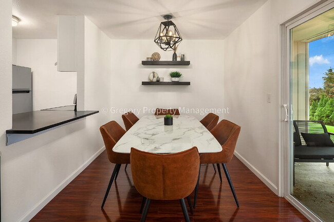 Building Photo - 12415 NE 130th Ct