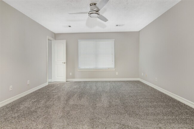 Building Photo - 2611 Desert Sage Dr