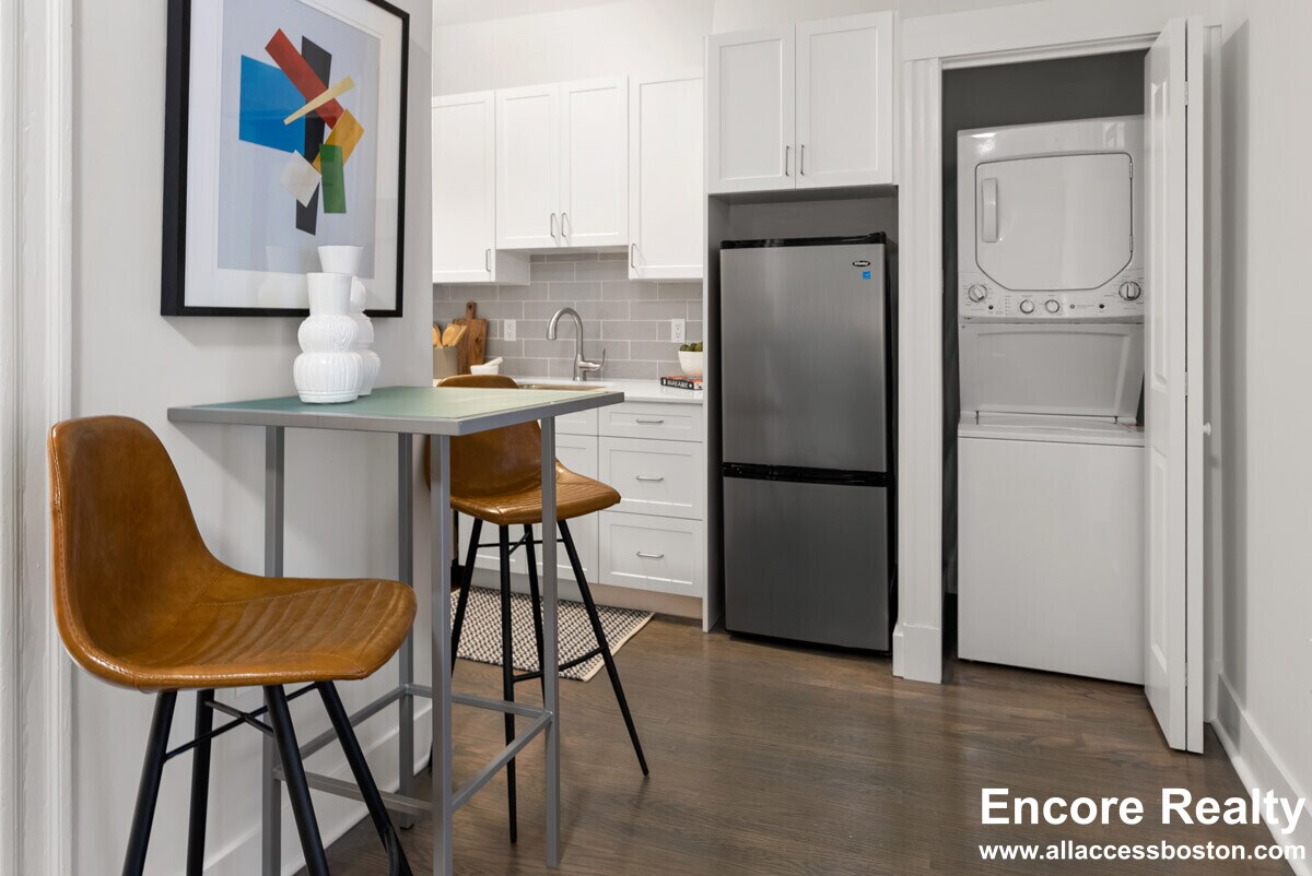 Building Photo - 81 Park Dr