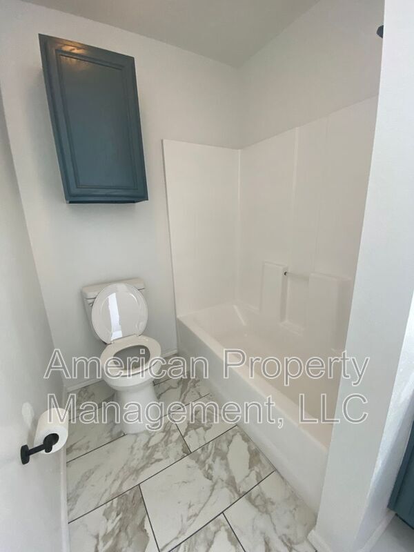 Building Photo - 6318 S Newport Ave