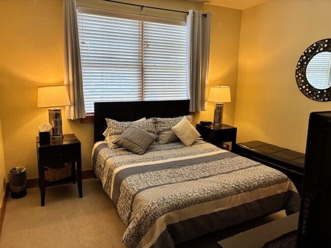 Building Photo - Summer Seasonal Rental - The Cache at Union Creek #3-101