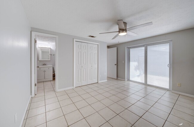 Building Photo - 1125 Bradley Cir