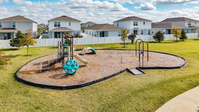 Building Photo - 14031 Crimson Ave