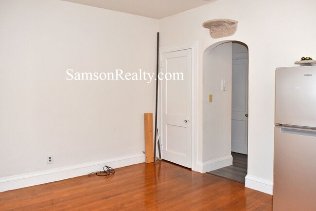 Building Photo - 67 Medway St