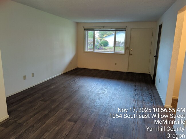 Building Photo - 1054 SE Willow St