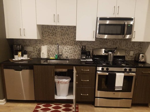 Kitchen - 17134 Millikan Ave