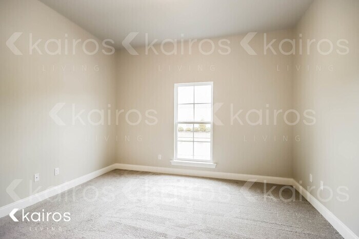 Building Photo - 6422 Roux Dr