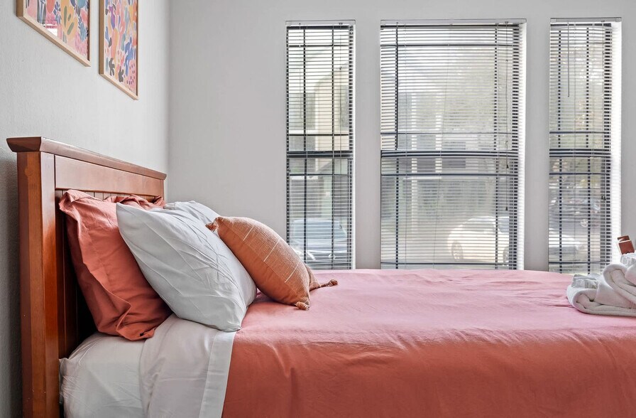 Building Photo - 15115 Buckhorn Ct