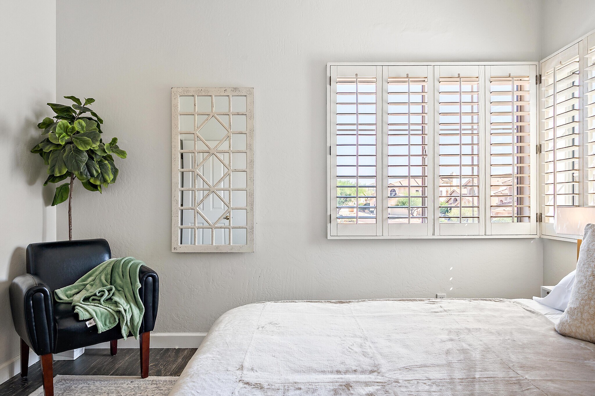 Building Photo - 13010 E Shangri La Rd