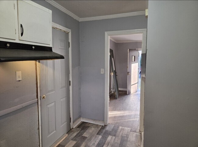 Building Photo - 2671 Roy St