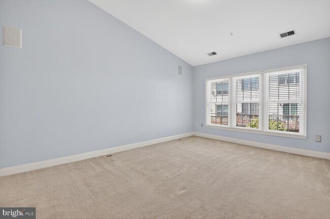 Building Photo - 1169 Regal Oak Dr