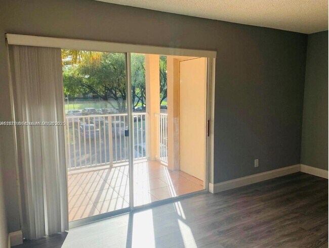 Building Photo - 10450 SW 157th Ct