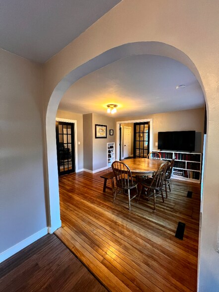 Building Photo - 252 Windsor St