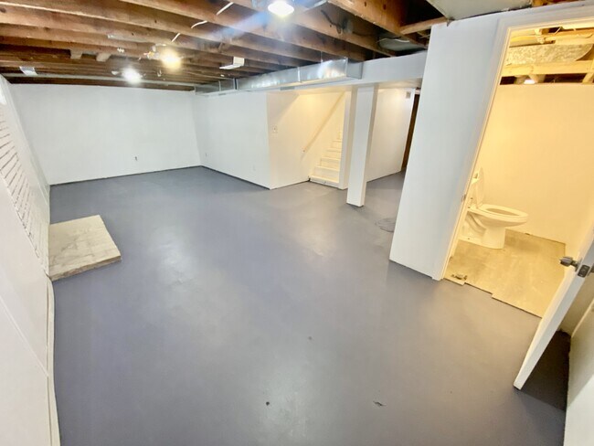 Building Photo - 2429 Mary Ave