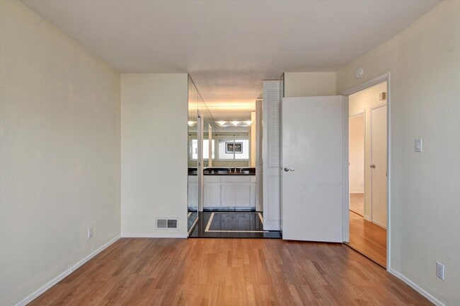 Building Photo - Spacious & Stylish Home in Pacifica’s Desirable Fairmont Neighborhood