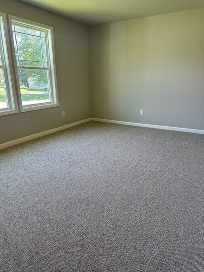 Building Photo - Charming 3 Bedroom Home on Corner Lot in D...