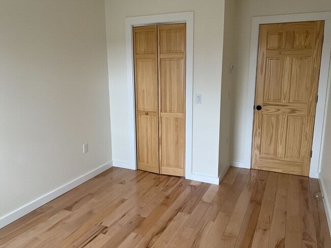 Building Photo - 90 Elm St