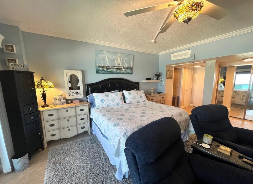 Building Photo - 880 Mandalay Ave