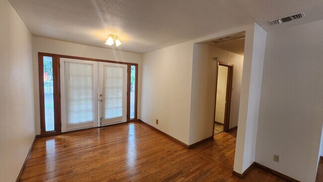 Building Photo - Charming 3-Bedroom Home in Highly Sought-A...