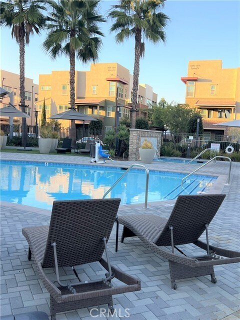 Building Photo - 5861 Rostrata Ave