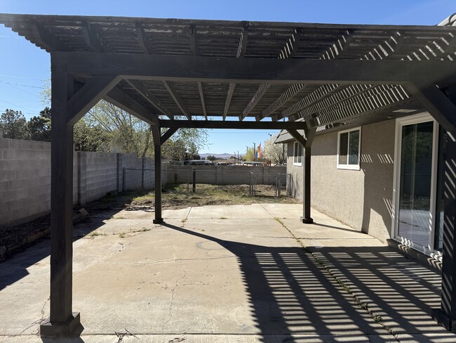 Building Photo - 4221 Penelope Pl NE