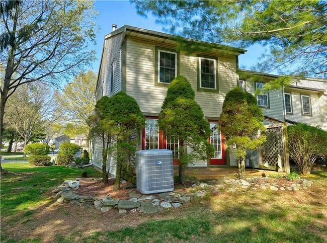 Building Photo - Available! Beautiful End Unit Condo in Bet...