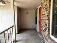 Building Photo - 1102 Hickory Grove Dr