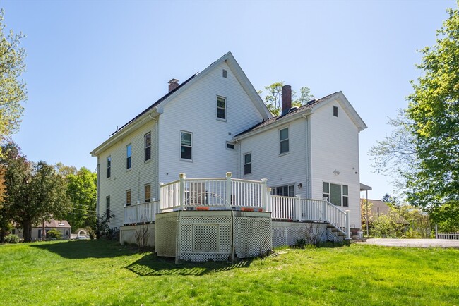 Building Photo - 26 Pine St