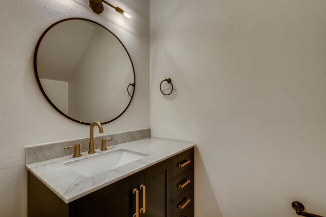 Building Photo - 107 Long Wood Ave