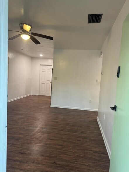 Building Photo - 844 E Church Ave
