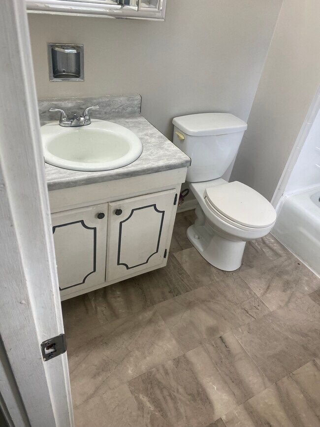 Building Photo - 726 Platinum St