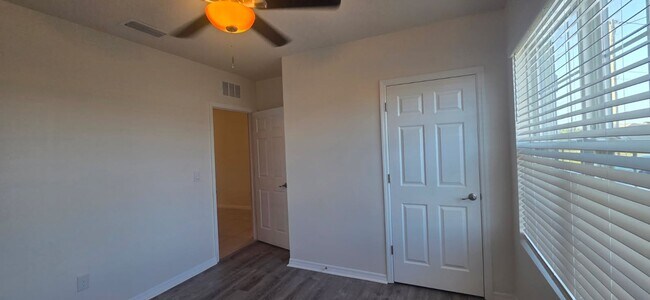 Building Photo - 337 SW 30th Ave