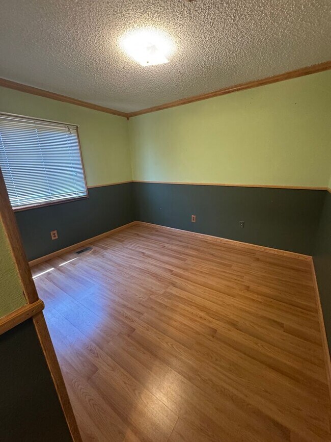 Building Photo - Westmoor West Home