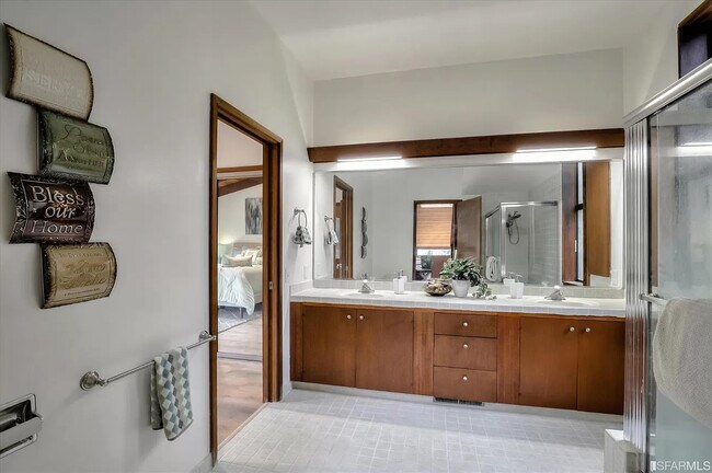 Building Photo - 140 Panoramic Way