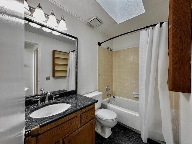 Building Photo - 4BR | 3BA Spacious House with Large Backyard