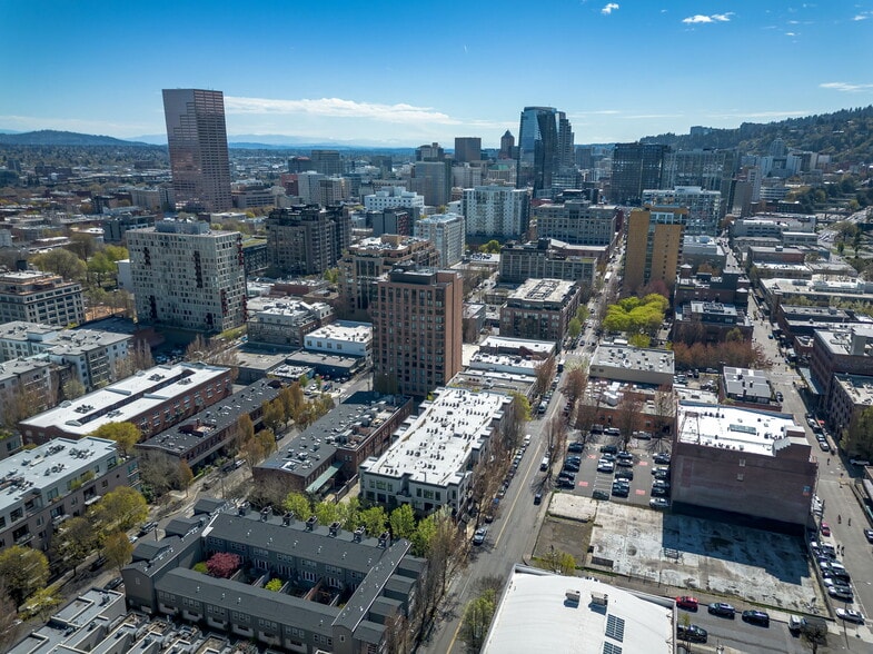 Building Photo - 618 NW 12th Ave