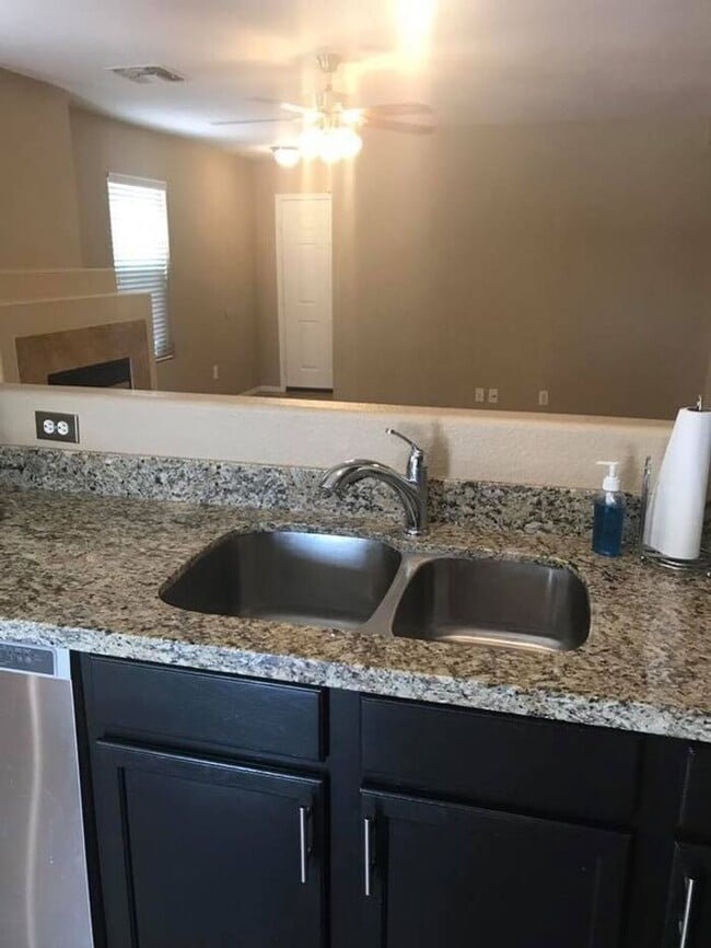 Building Photo - 3-bedroom, 2-bath on oversized lot