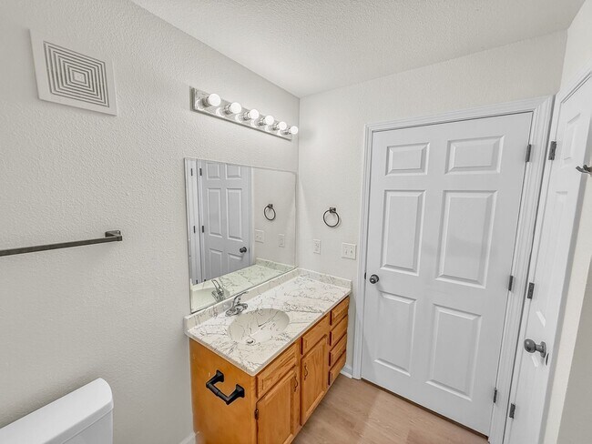 Building Photo - 6014 Castleford Dr