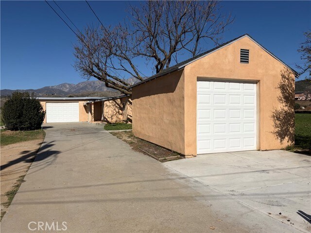 Building Photo - 10803 Bellflower Ave